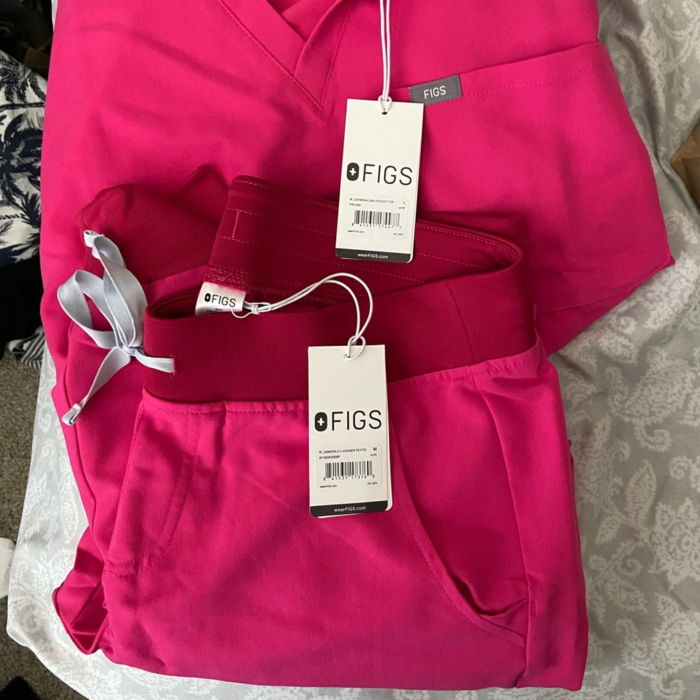 Figs scrubs shocking pink NEW